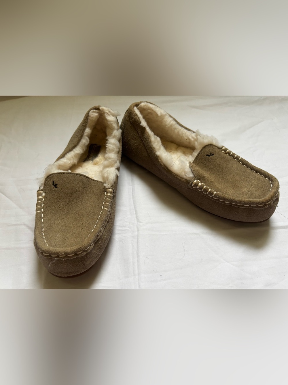 Women’s Koolaburra by UGG “Lezly”moccasin slippers in tan sz 6.5